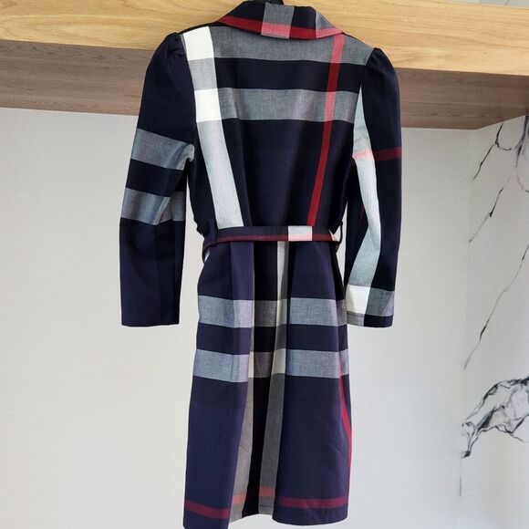 Sophisticated Blue and Red Cape with Classic Silhouette - Picture 7 of 11